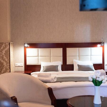 Kraveli Hotel Tbilisi ภายนอก รูปภาพ
