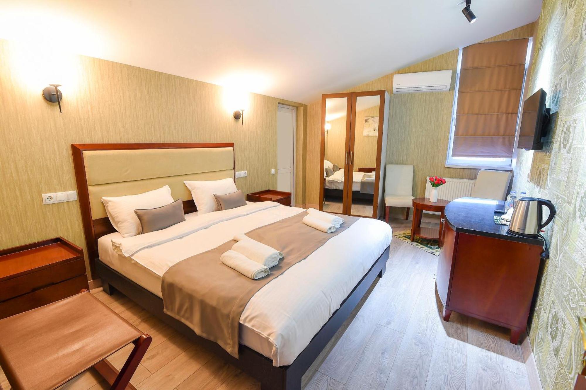 Kraveli Hotel Tbilisi ภายนอก รูปภาพ