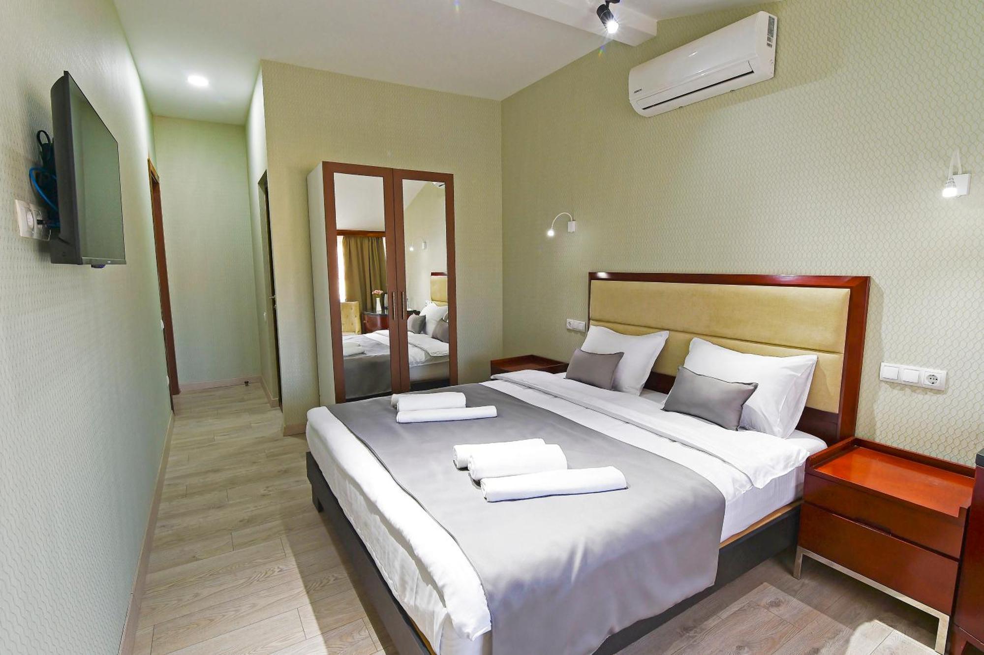Kraveli Hotel Tbilisi ภายนอก รูปภาพ