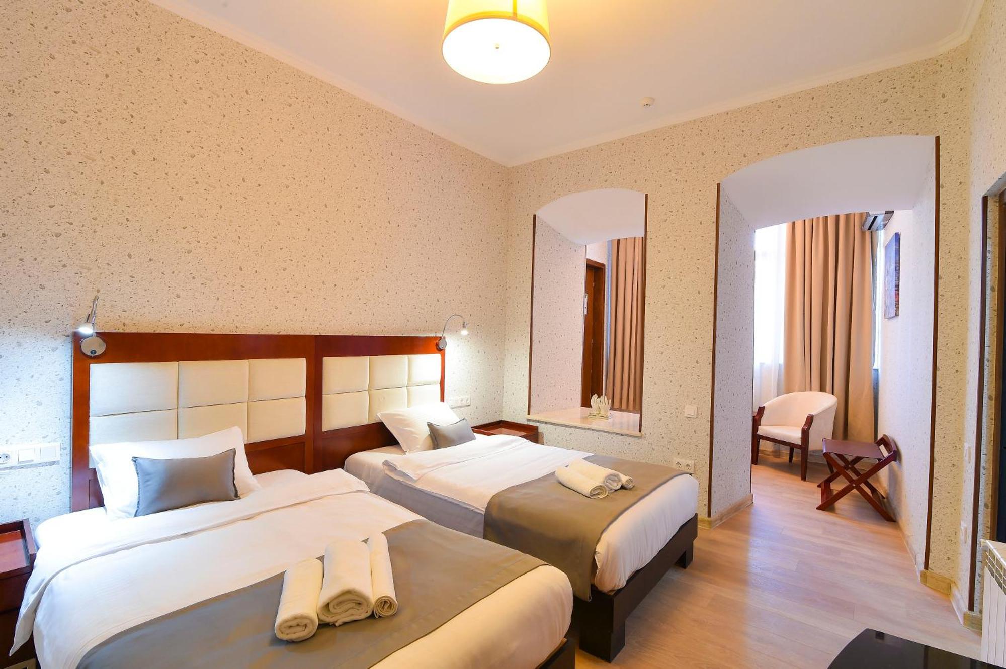 Kraveli Hotel Tbilisi ภายนอก รูปภาพ