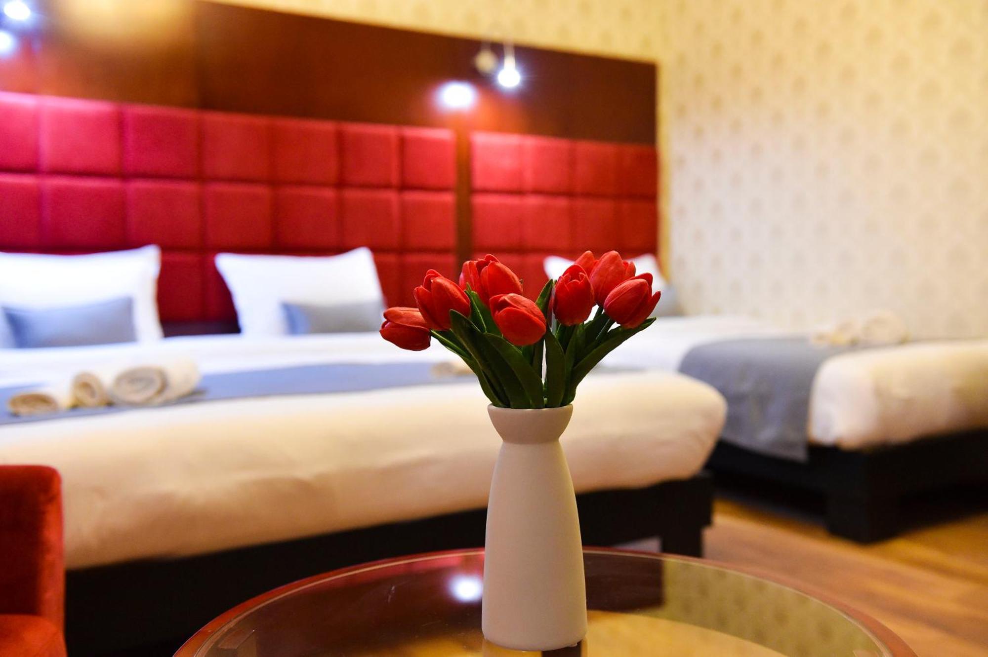 Kraveli Hotel Tbilisi ภายนอก รูปภาพ