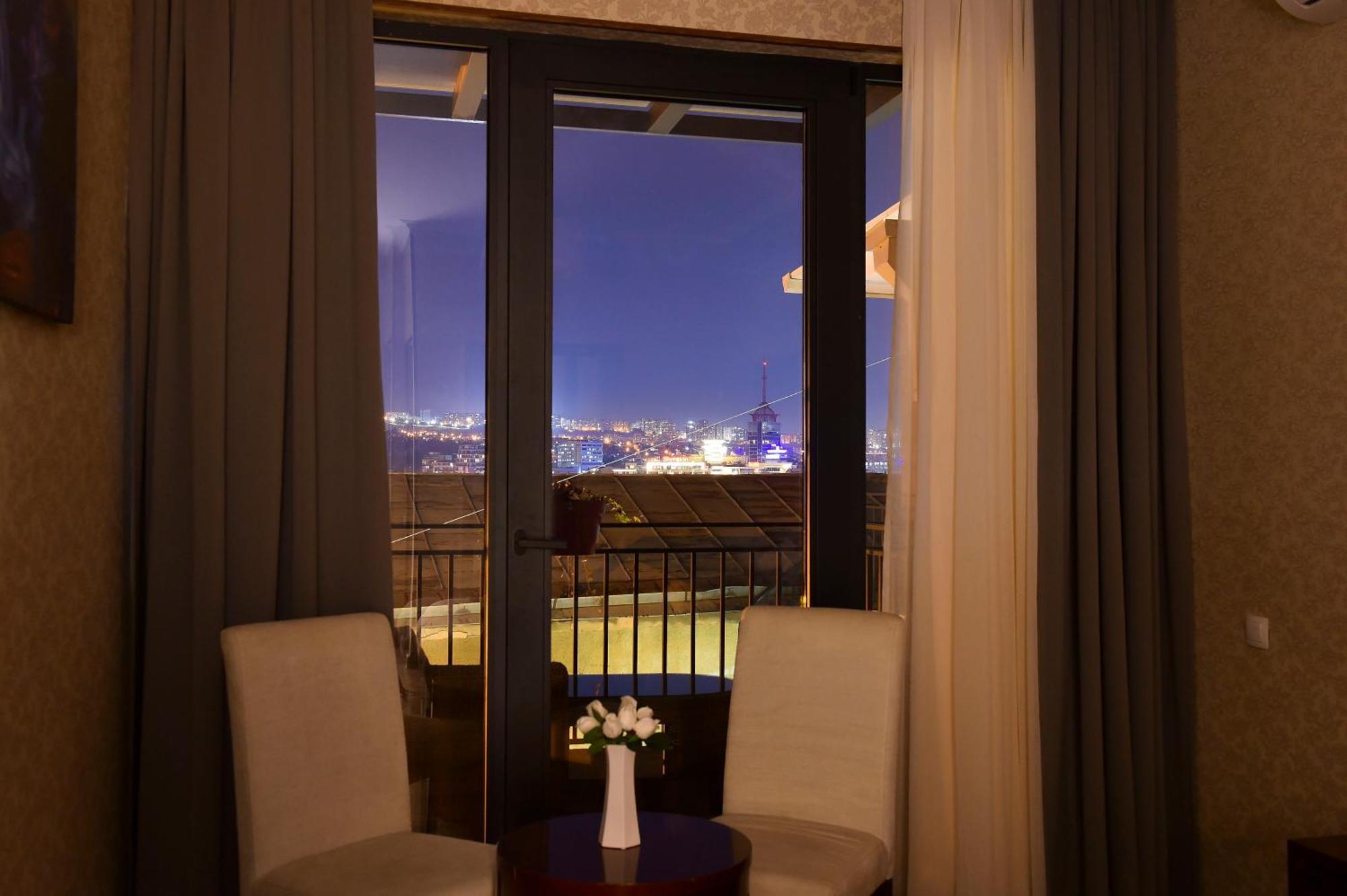 Kraveli Hotel Tbilisi ภายนอก รูปภาพ