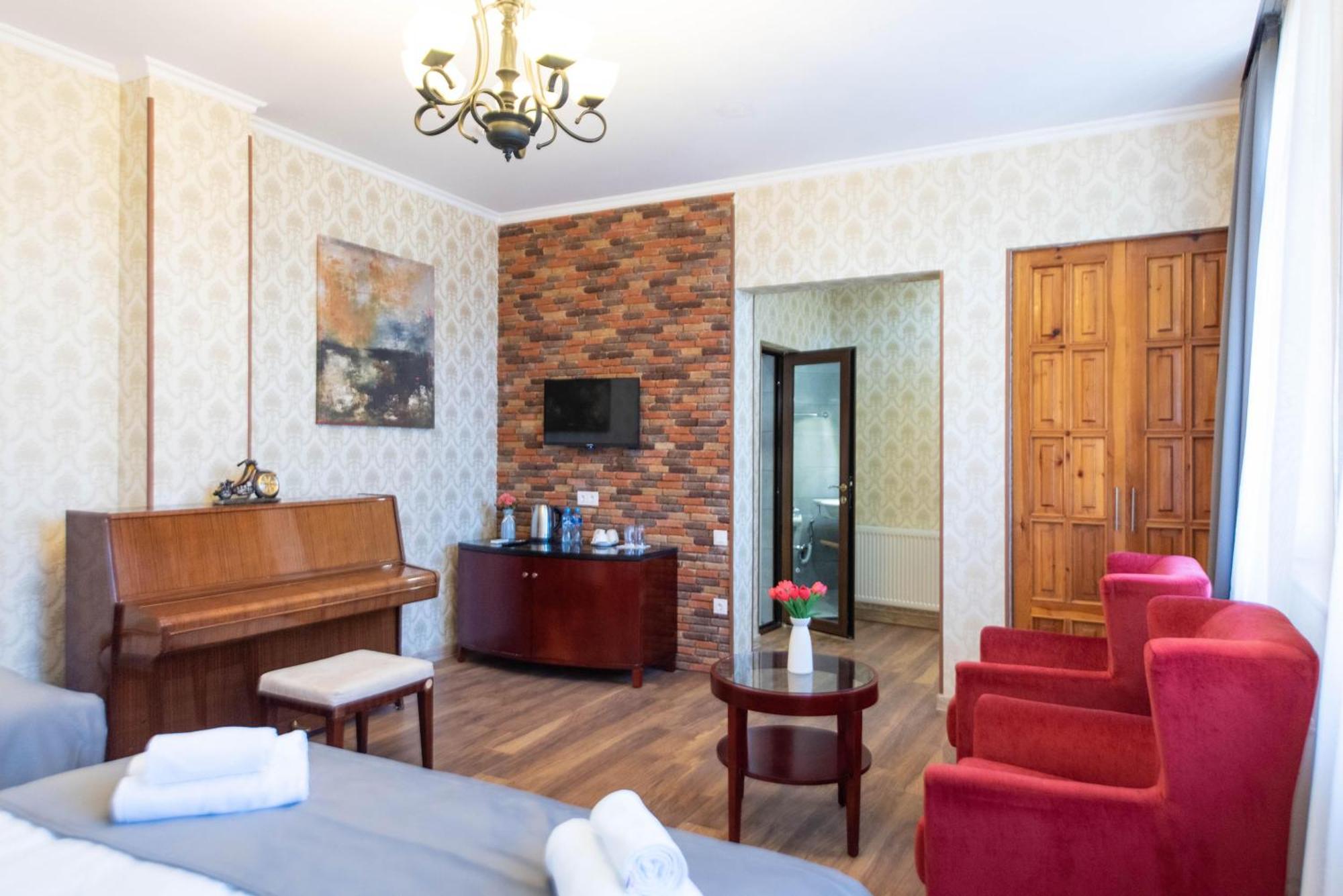 Kraveli Hotel Tbilisi ภายนอก รูปภาพ