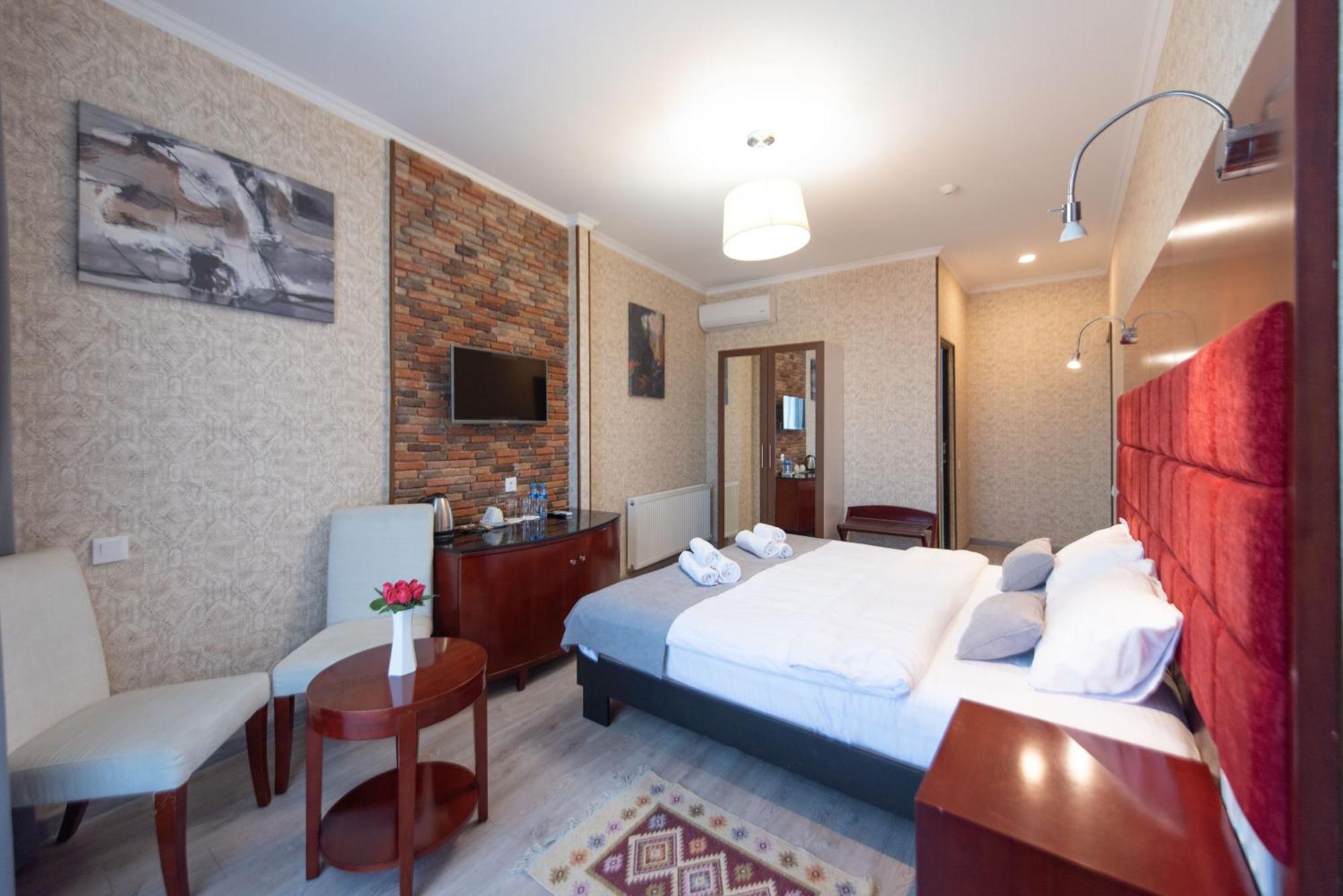 Kraveli Hotel Tbilisi ภายนอก รูปภาพ
