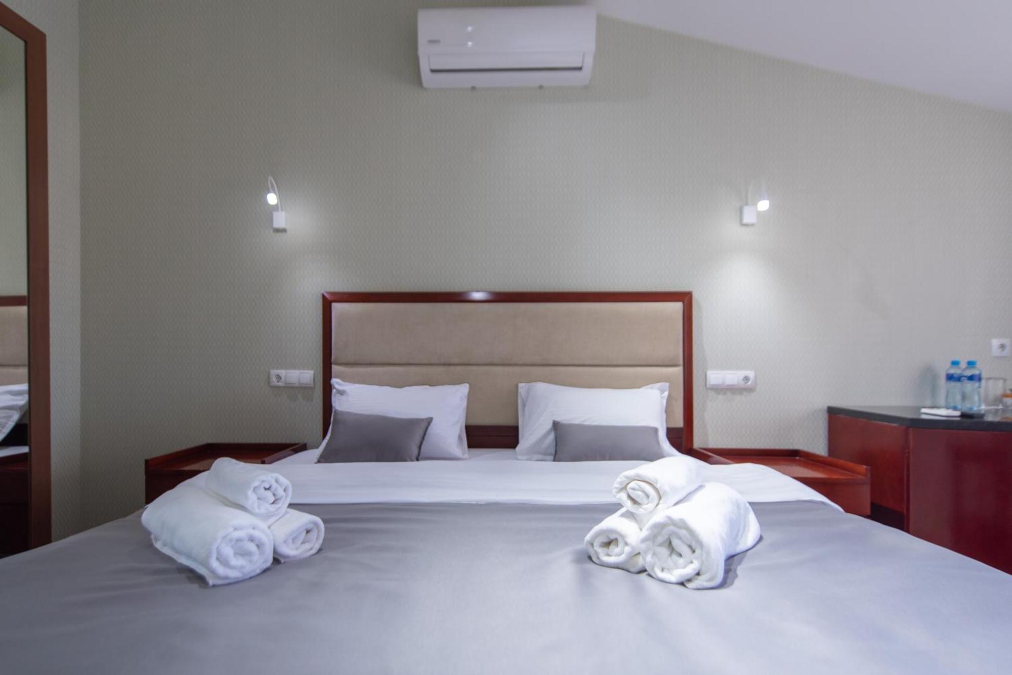 Kraveli Hotel Tbilisi ภายนอก รูปภาพ