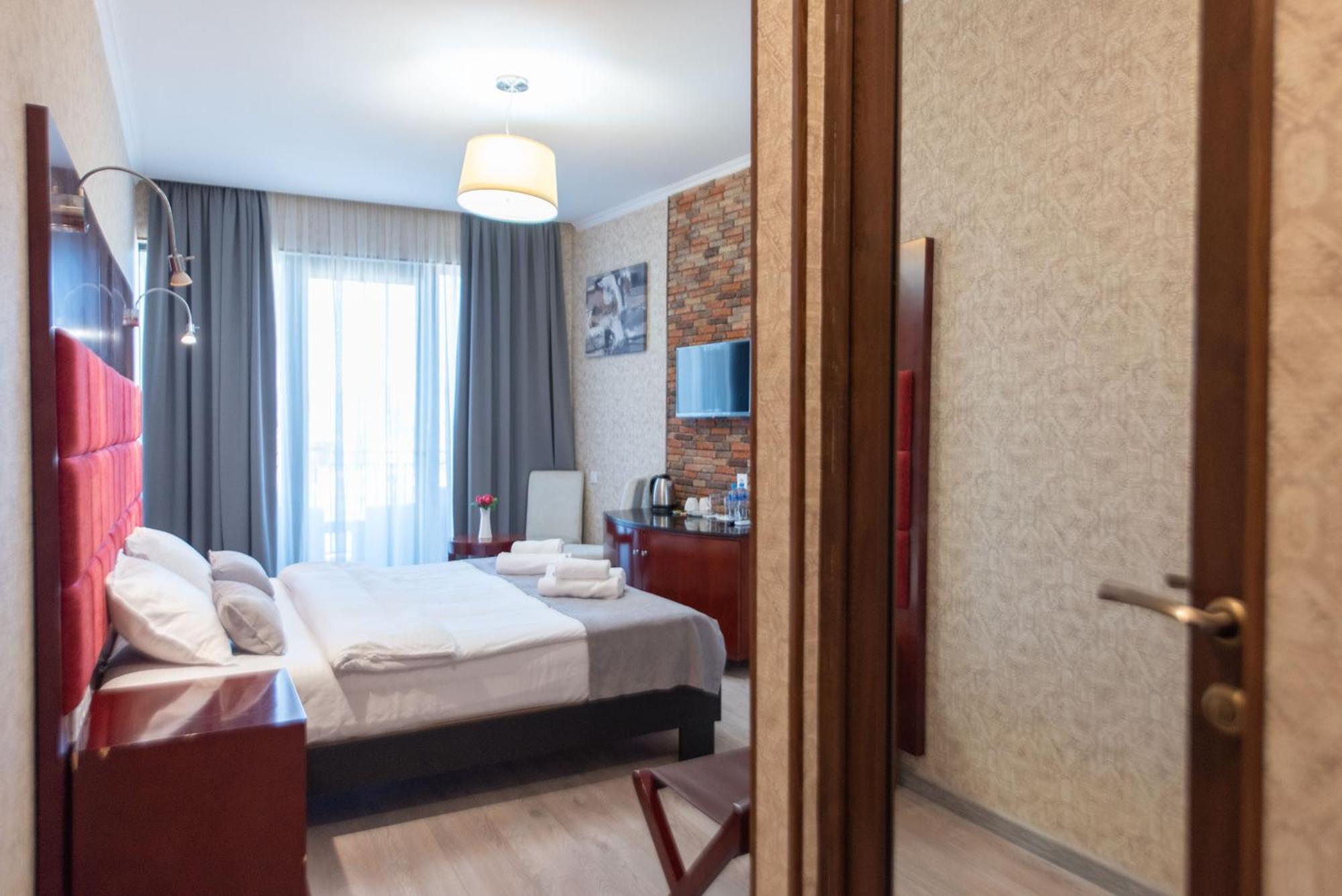 Kraveli Hotel Tbilisi ภายนอก รูปภาพ