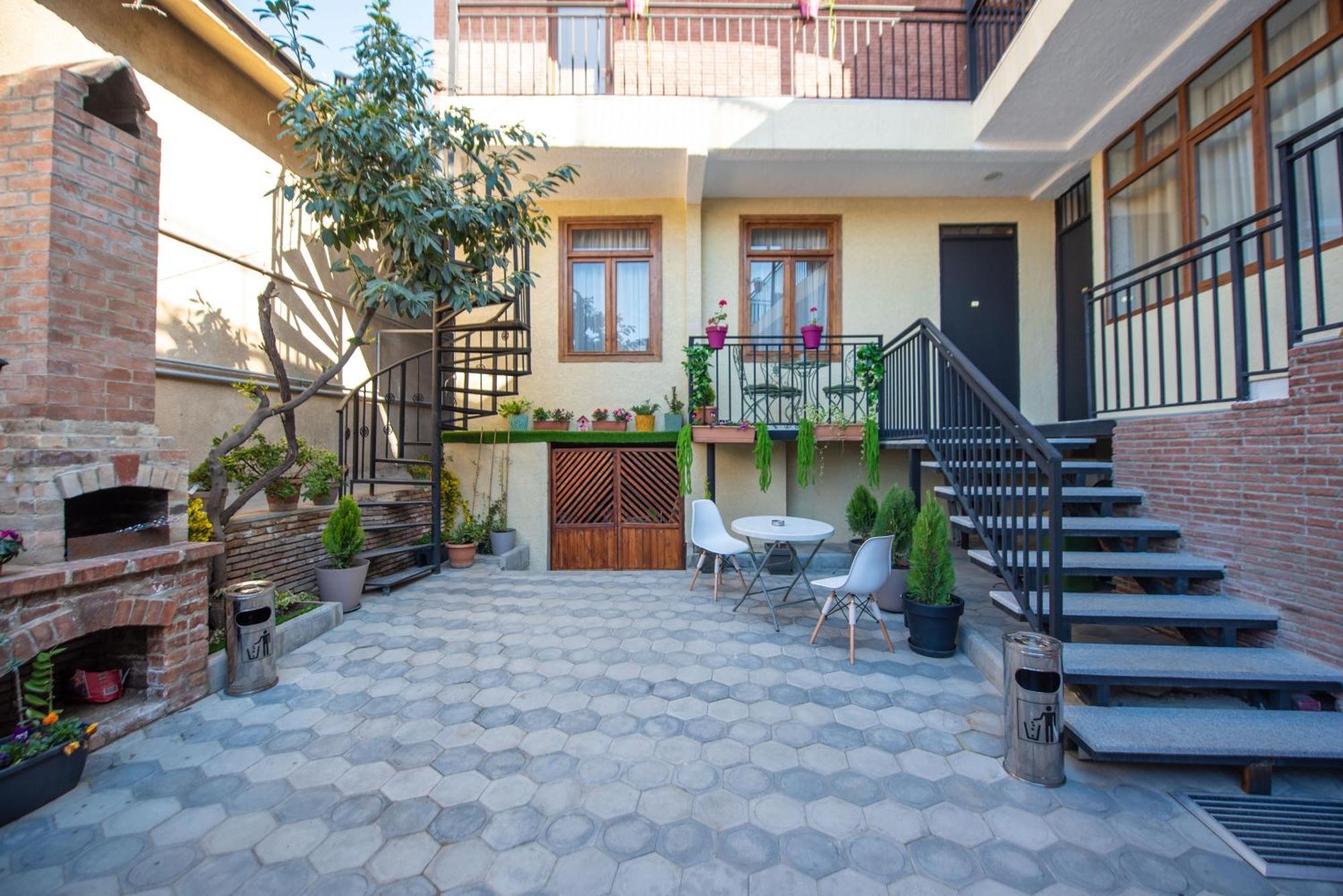Kraveli Hotel Tbilisi ภายนอก รูปภาพ