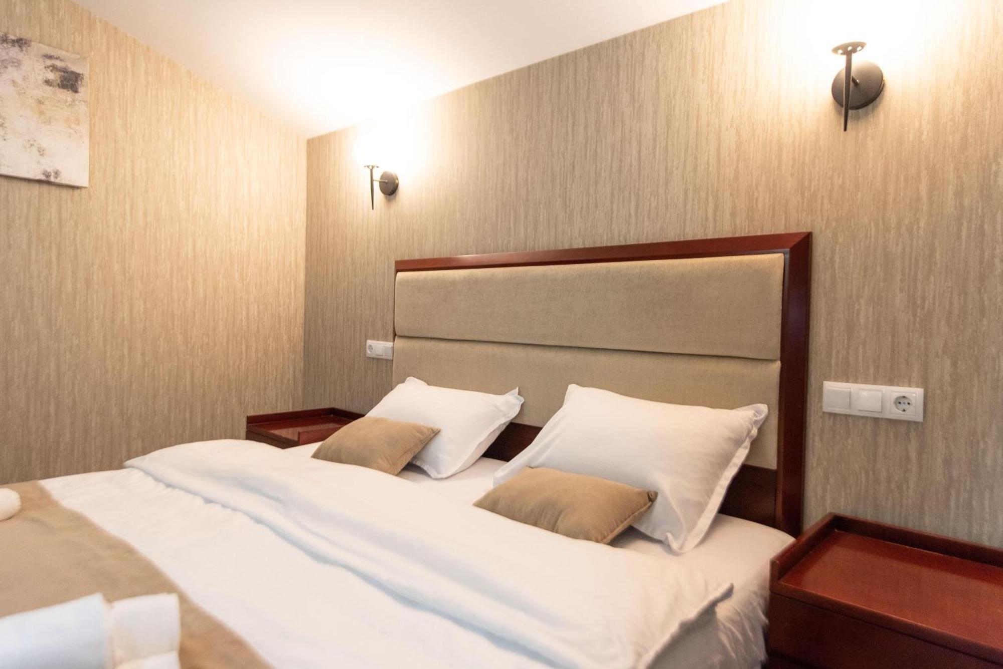 Kraveli Hotel Tbilisi ภายนอก รูปภาพ