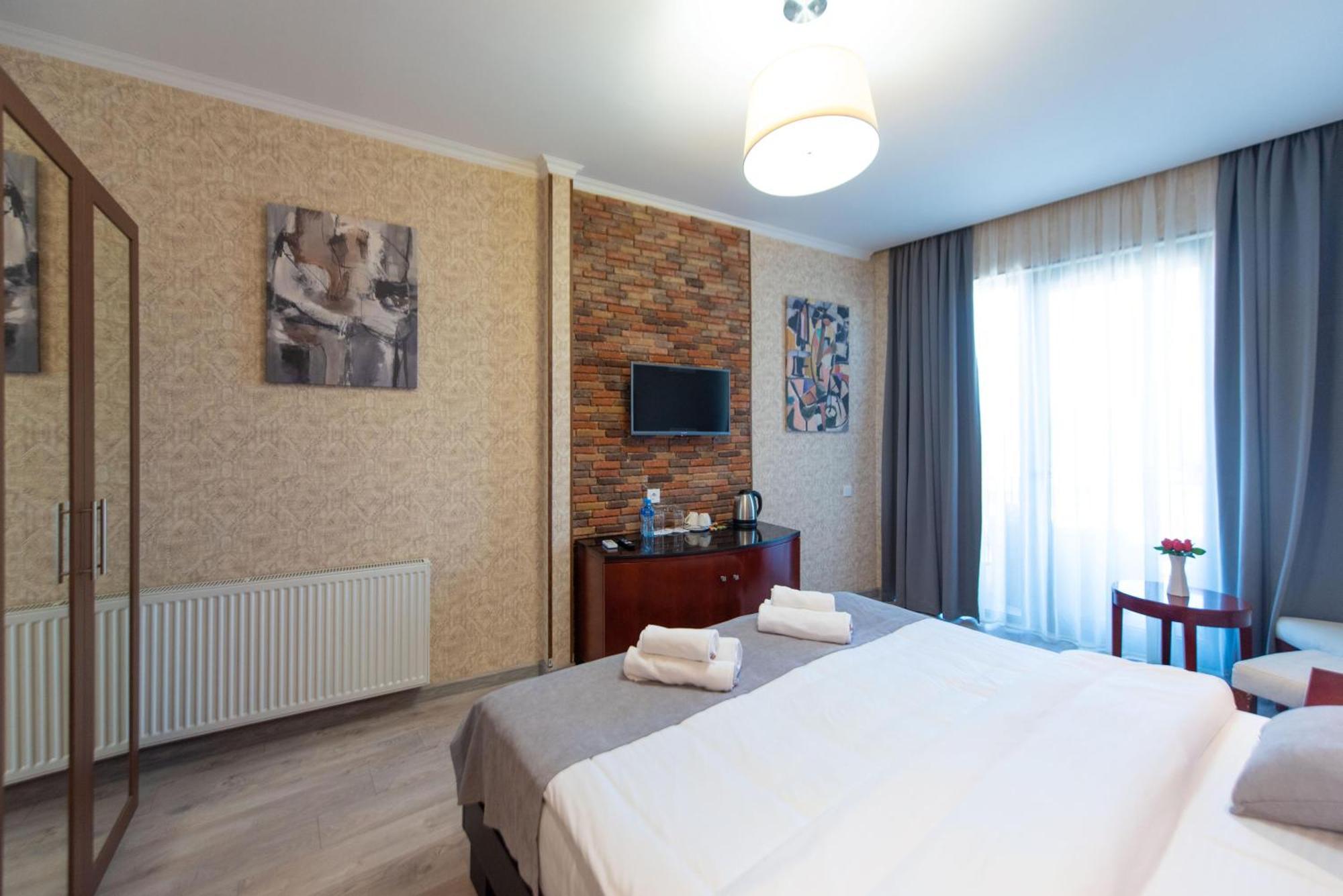 Kraveli Hotel Tbilisi ภายนอก รูปภาพ
