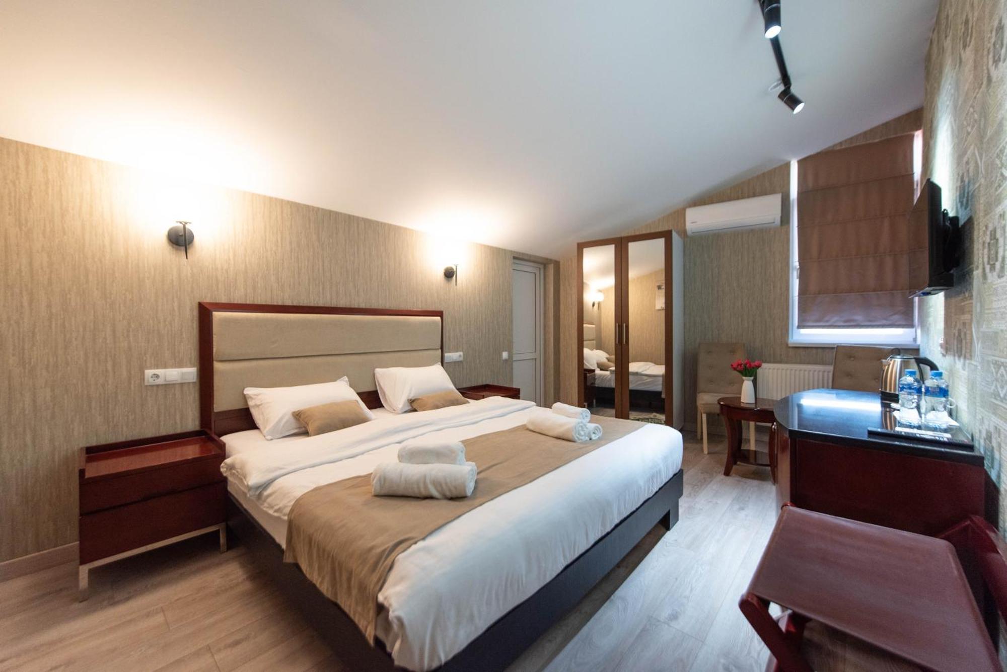 Kraveli Hotel Tbilisi ภายนอก รูปภาพ