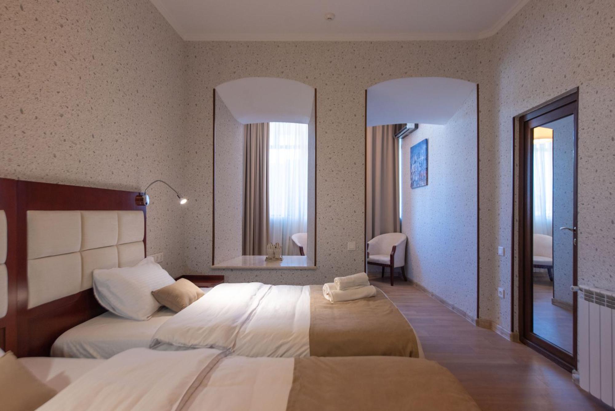 Kraveli Hotel Tbilisi ภายนอก รูปภาพ