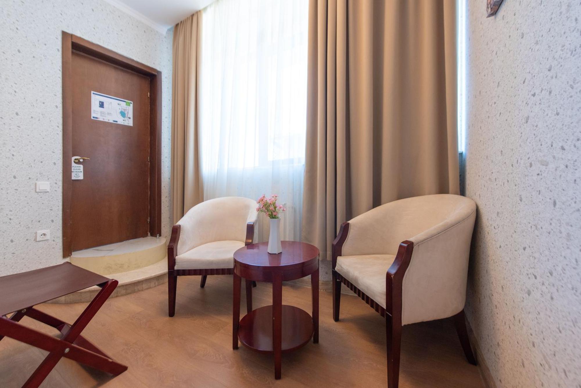 Kraveli Hotel Tbilisi ภายนอก รูปภาพ
