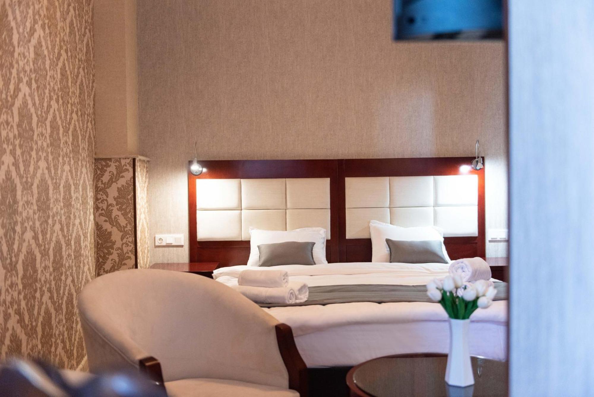 Kraveli Hotel Tbilisi ภายนอก รูปภาพ